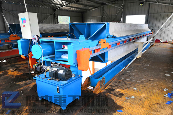 洗沙生產(chǎn)線尾礦廢水污泥能制砂，礦山尾水板框壓濾機(jī)來(lái)為您解答！