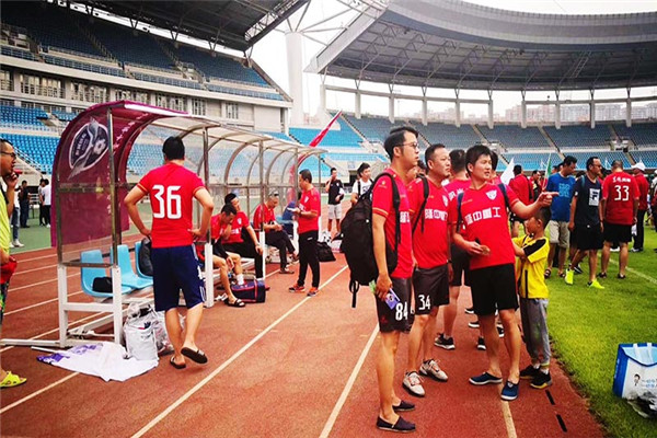 “市長杯”足球聯(lián)賽開幕，隆中健兒們加油！