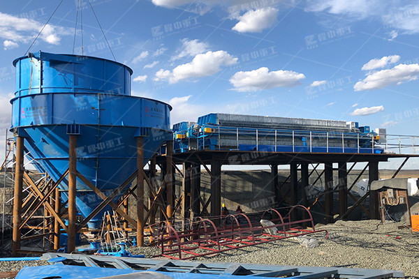 污水處理成套設(shè)備有哪些？日處理量1000噸的污泥壓濾機(jī)多少錢一臺(tái)？