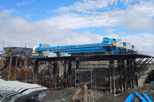 帶式壓濾機(jī)污泥脫水設(shè)備，使用過程中對(duì)污泥脫水有什么影響